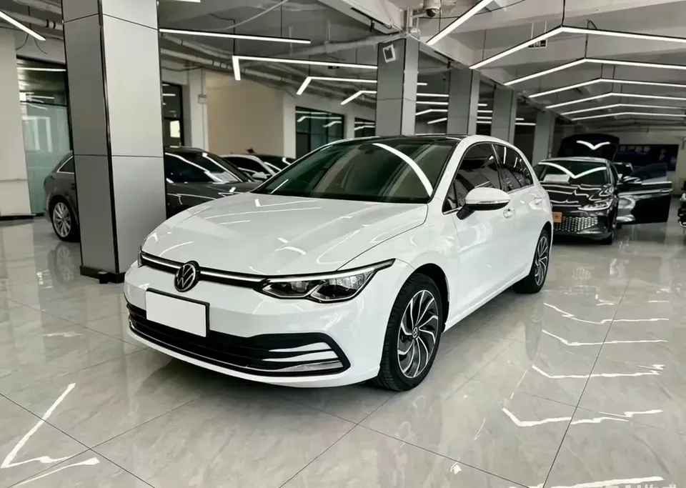 Volkswagen Golf golf 2023 200TSI DSG Pro 2024 — photo 1, buy with delivery to Moscow