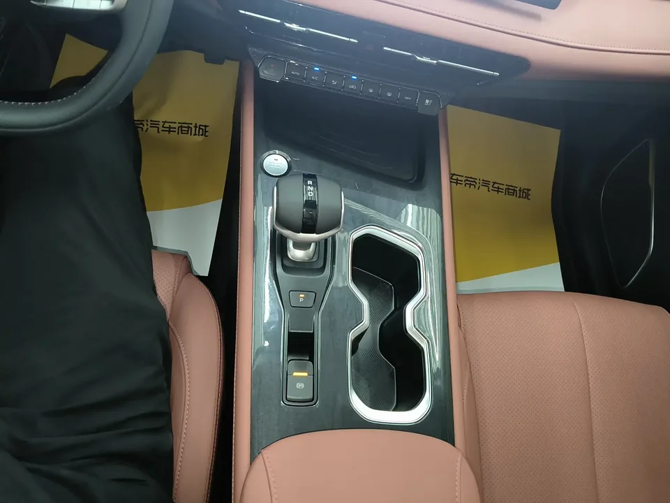 Changan CS75 Changan CS75 2026 PRO 1.5T DCT Premium 7-seater 2025 — thumbnail 3