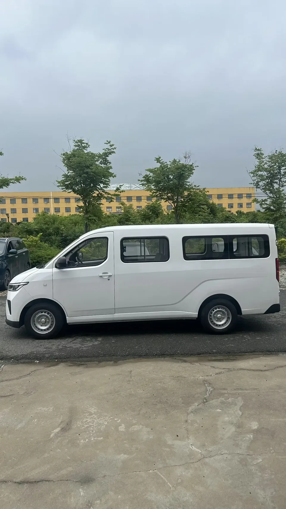 Wuling Yangguang Wuling Yangguang 2024 300km Comfortable Bus Version 75kW 2026 — thumbnail 4
