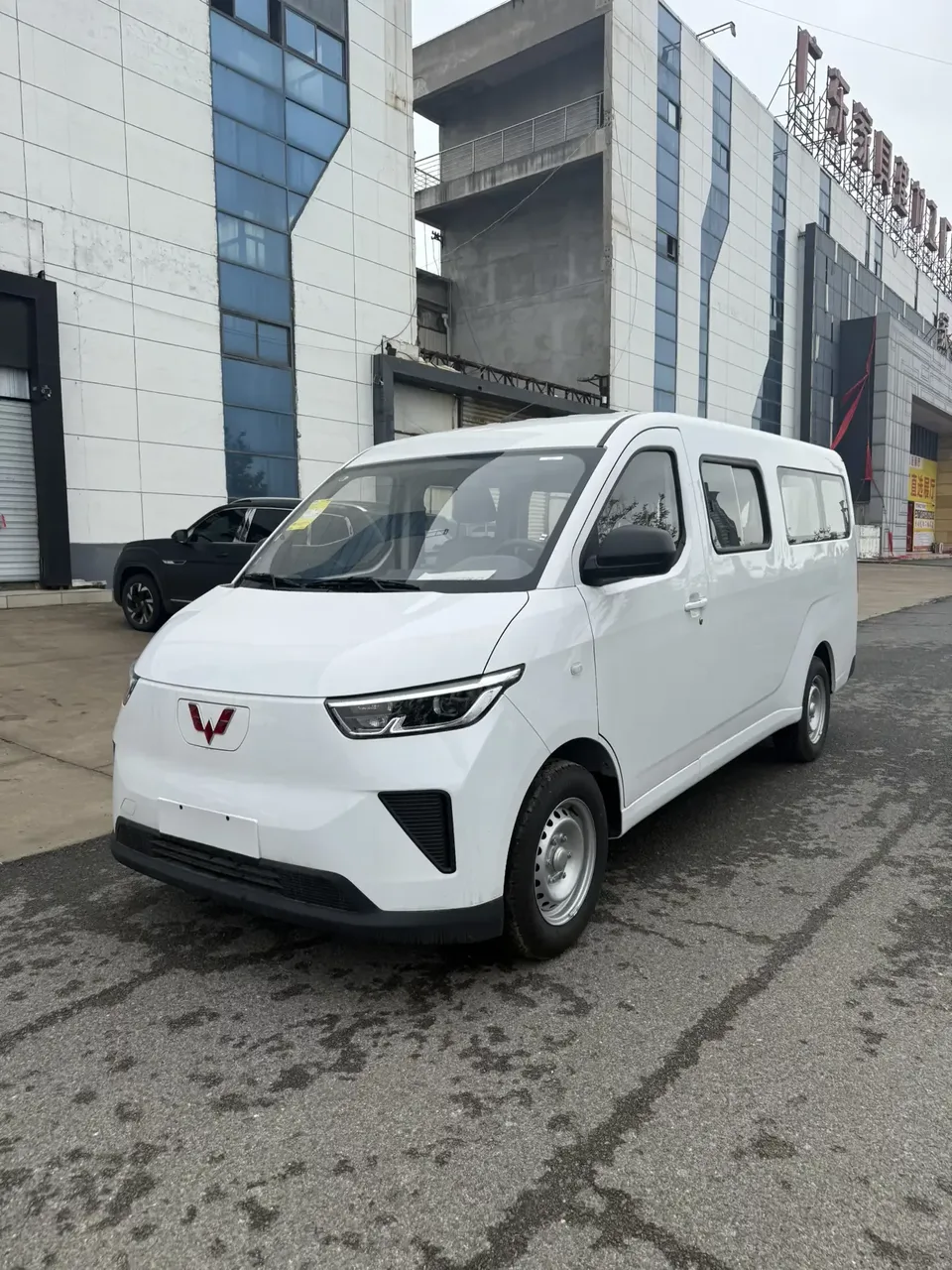 Wuling Yangguang Wuling Yangguang 2024 300km Comfortable Bus Version 75kW 2026 — photo 1, buy with delivery to Moscow