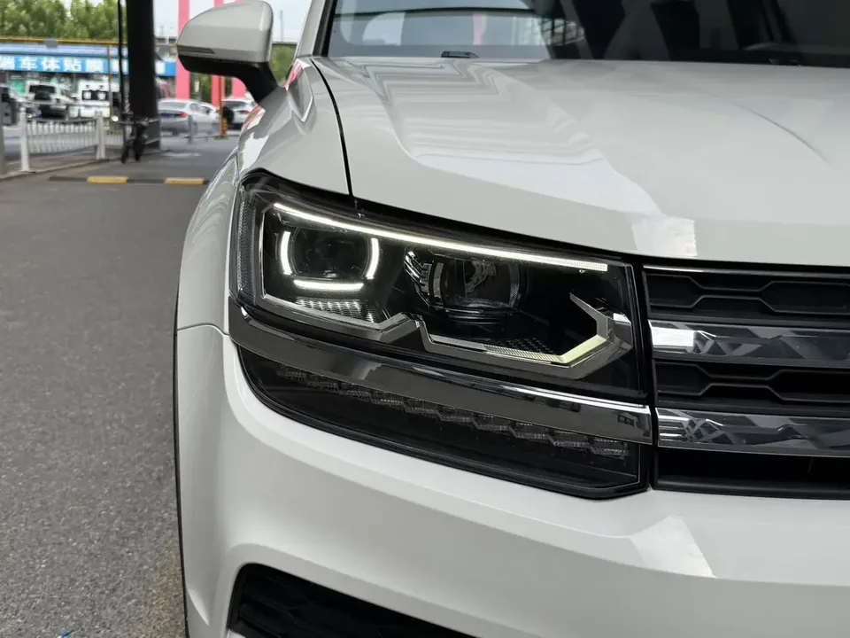 Volkswagen Tharu tuyue 2022 280TSI 2WD Deluxe Edition 2022 — thumbnail 3