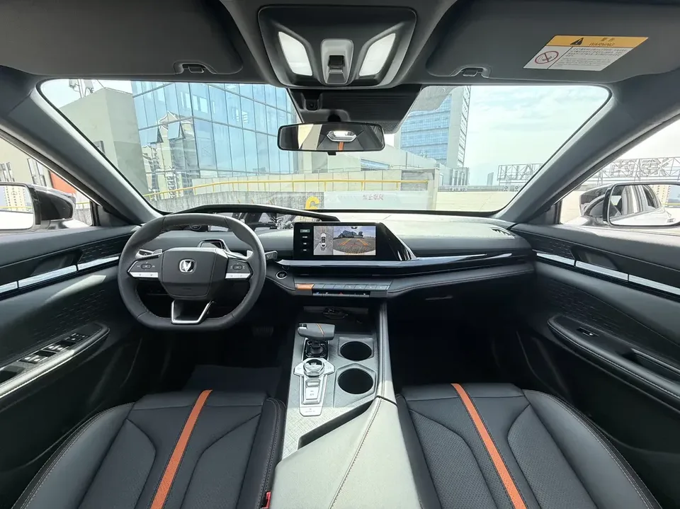 Changan UNI-V Changan UNI-V 2024 1.5T Premium 2025 — thumbnail 2
