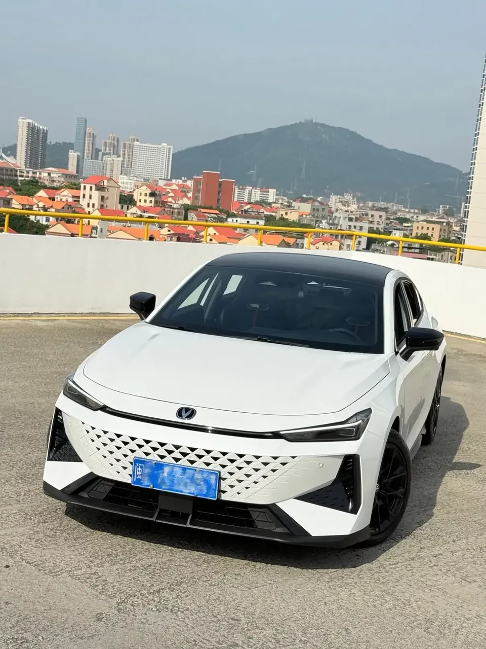 Changan UNI-V Changan UNI-V 2024 1.5T Premium 2025 — photo 1, buy with delivery to Moscow