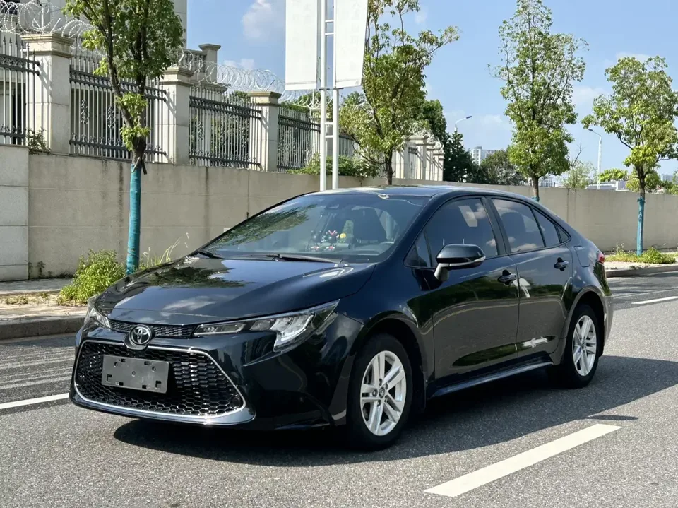 Toyota Levin Lei Ling 2022 185T CVT Deluxe Edition 2022 — photo 1, buy with delivery to Moscow