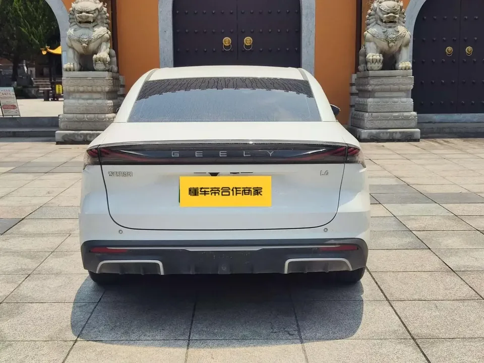 Geely Galaxy L6 Galaxy L6 2024 Longteng version 1.5T DHT 125km PLUS 2024 — thumbnail 2