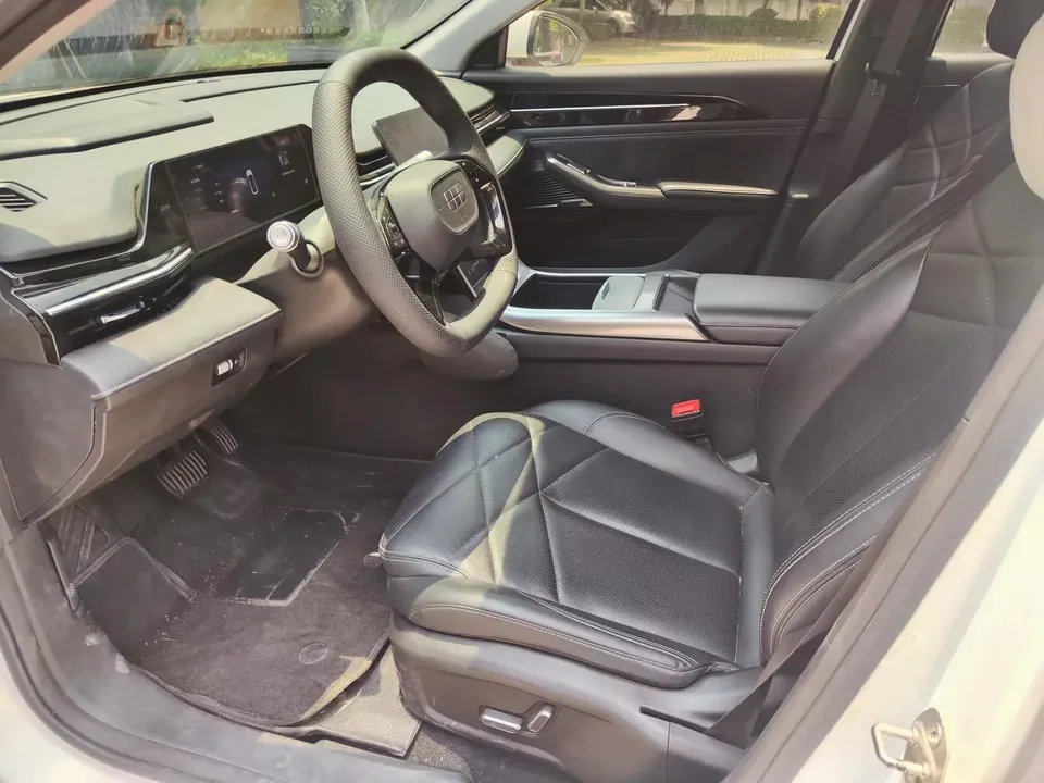 Geely Galaxy L6 Galaxy L6 2024 Longteng version 1.5T DHT 125km PLUS 2024 — thumbnail 3