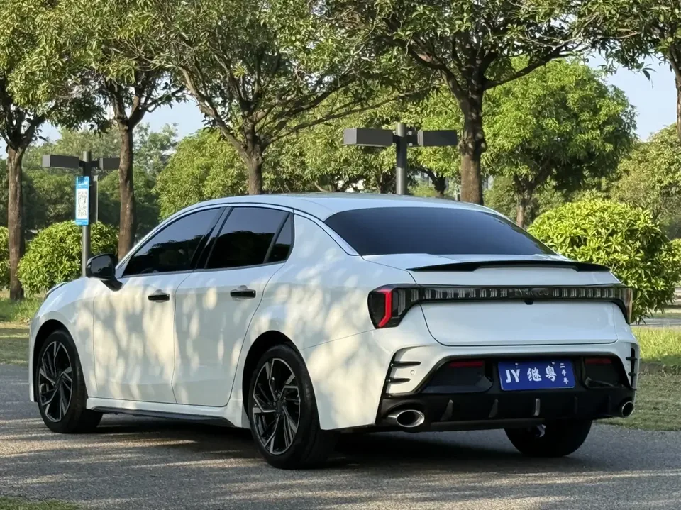 Lynk & Co 03 Lynk & Co 03 2025 1.5TD DCT Champion Edition Pro 2024 — миниатюра 2