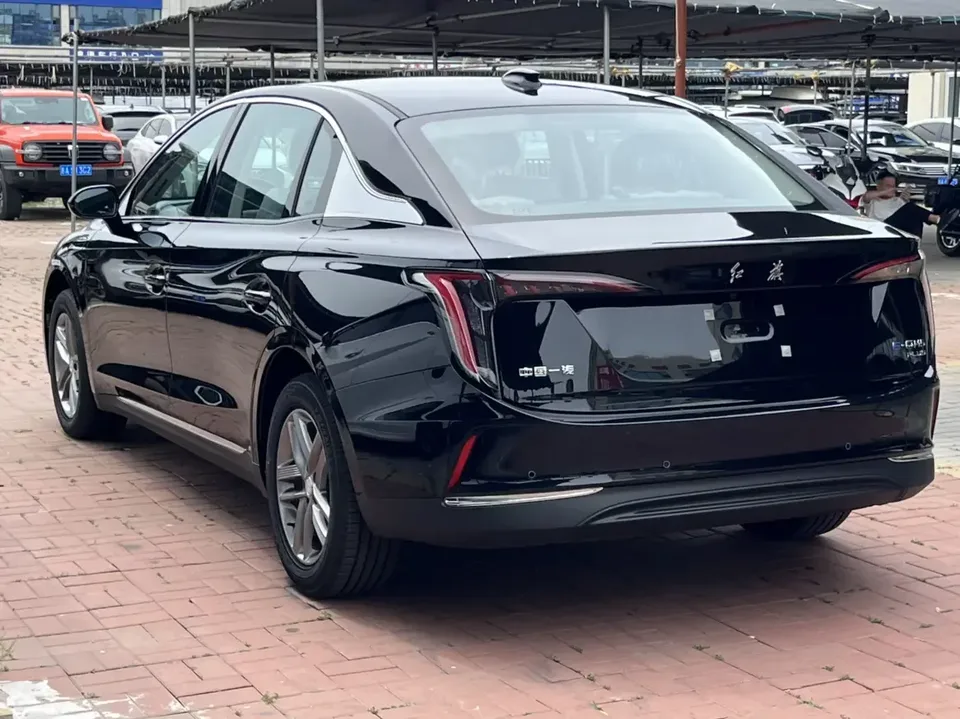 Hongqi E-QM5 Hongqi E-QM5 2025 610KM PLUS version 2026 — thumbnail 4