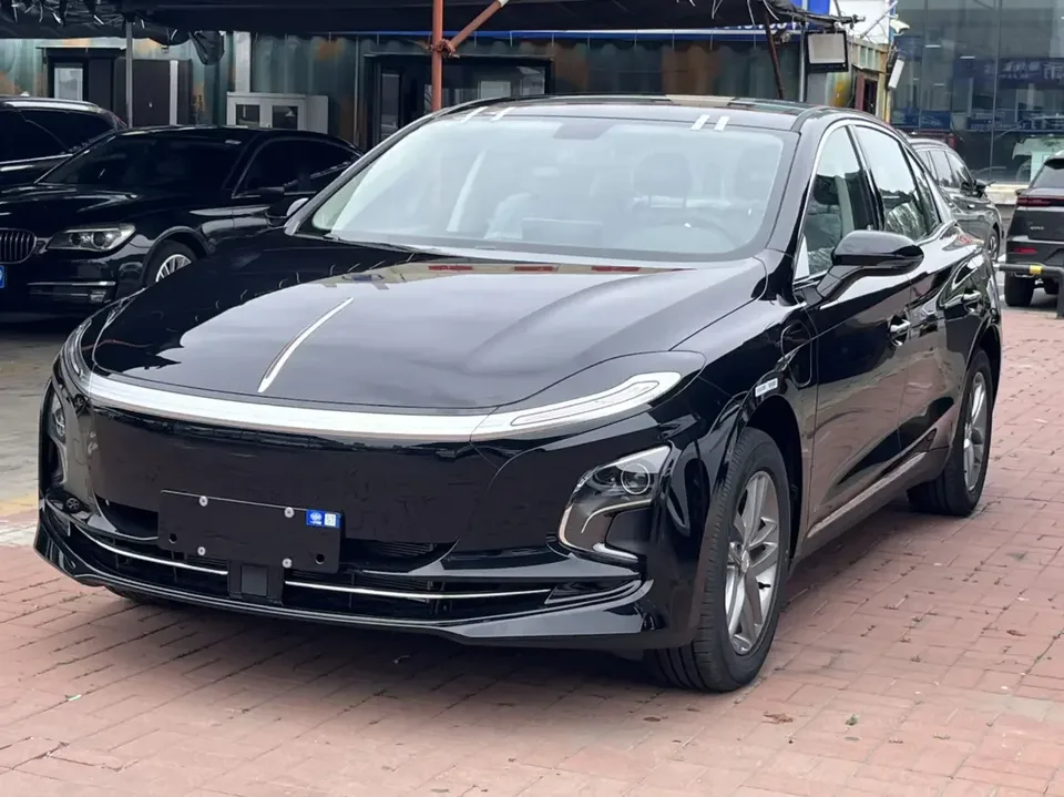 Hongqi E-QM5 Hongqi E-QM5 2025 610KM PLUS version 2026 — photo 1, buy with delivery to Moscow