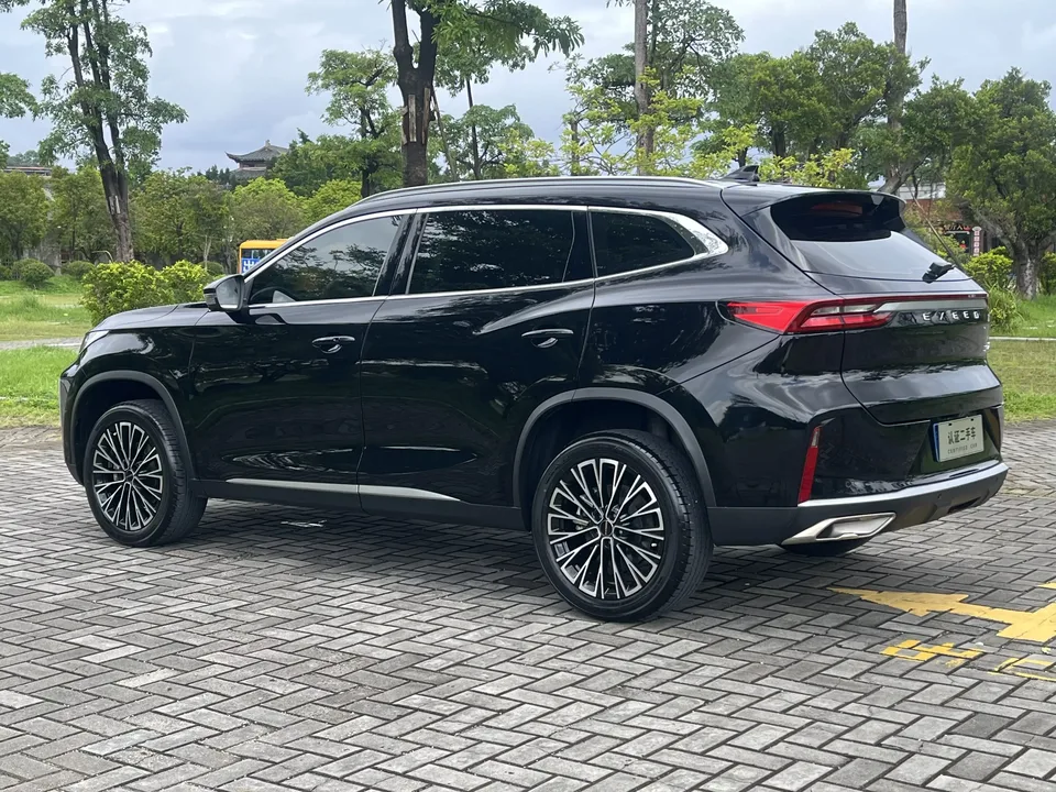 Exeed TXL Stars in the clouds 2025 300T 2WD Star Edition 2024 — thumbnail 2