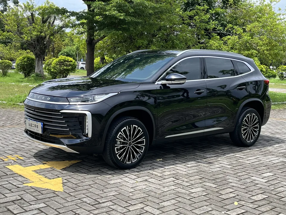 Exeed TXL Stars in the clouds 2025 300T 2WD Star Edition 2024 — photo 1, buy with delivery to Moscow