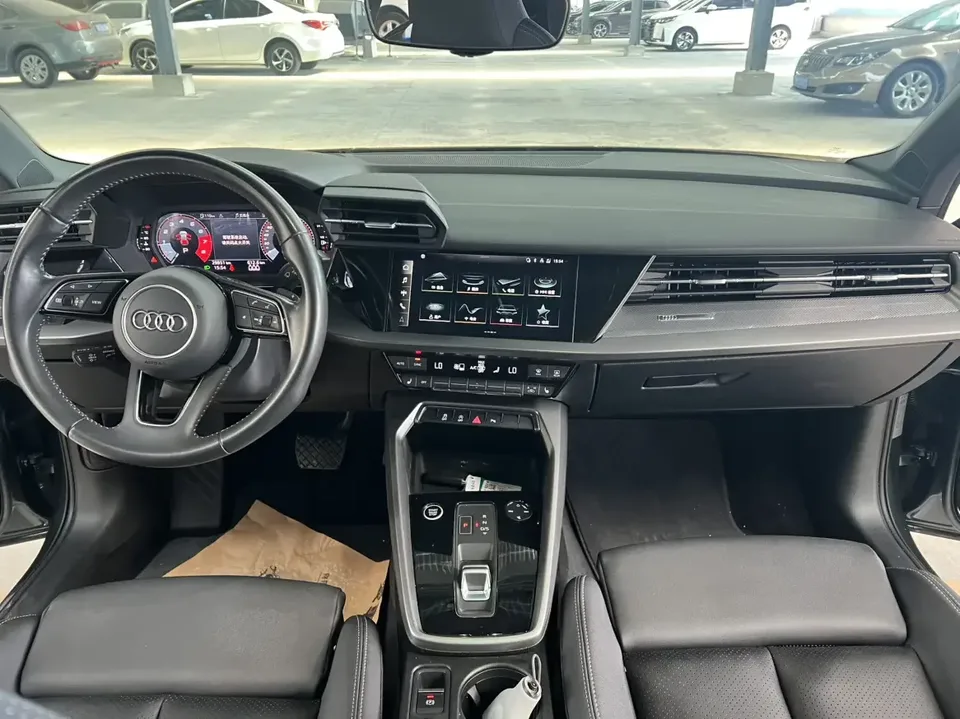 Audi A3 Audi A3 2022 Sportback 35 TFSI Stylish and sporty 2022 — thumbnail 3