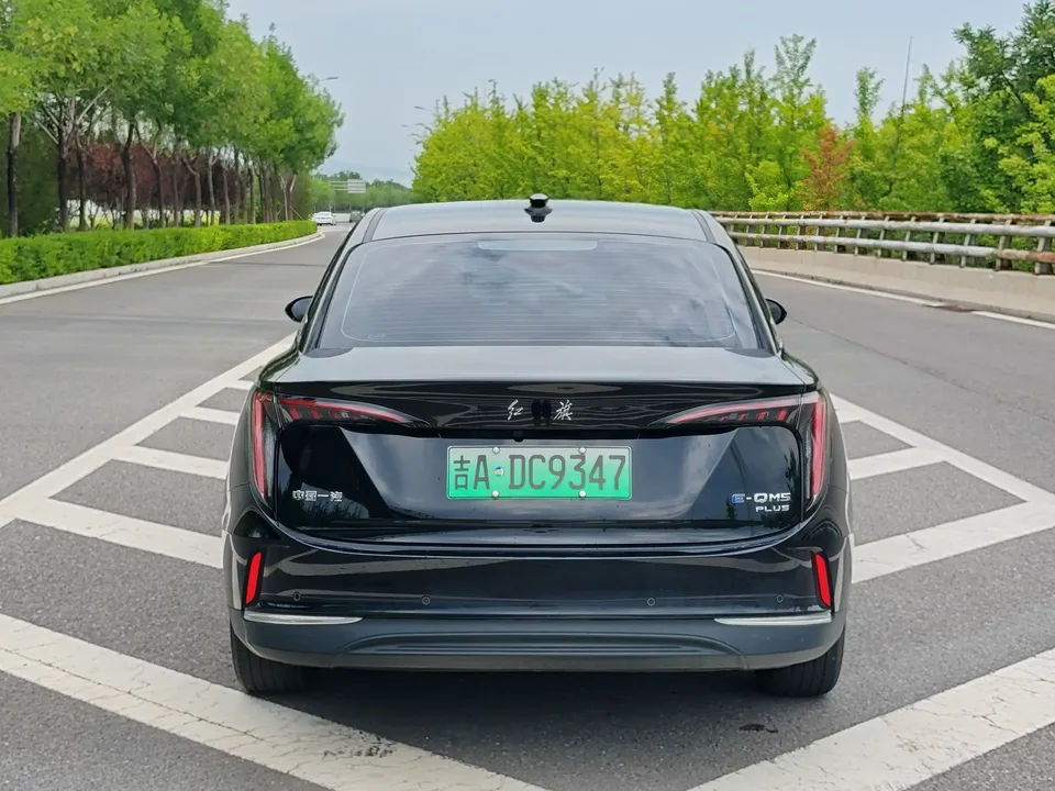 Hongqi E-QM5 Hongqi E-QM5 2025 610KM PLUS version 2026 — thumbnail 2