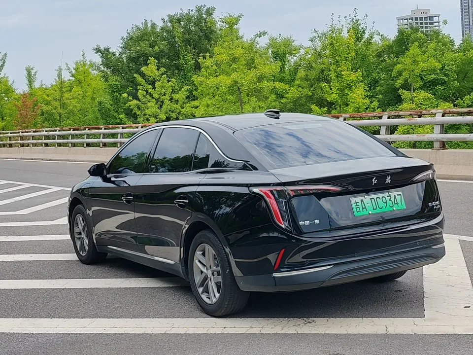 Hongqi E-QM5 Hongqi E-QM5 2025 610KM PLUS version 2026 — thumbnail 4