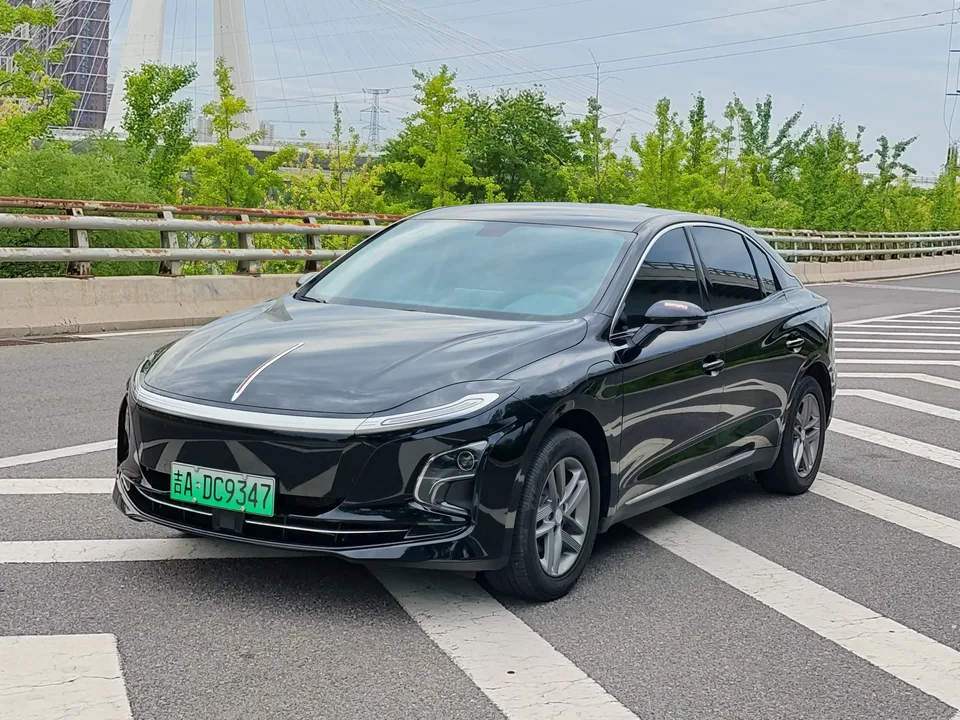 Hongqi E-QM5 Hongqi E-QM5 2025 610KM PLUS version 2026 — photo 1, buy with delivery to Moscow