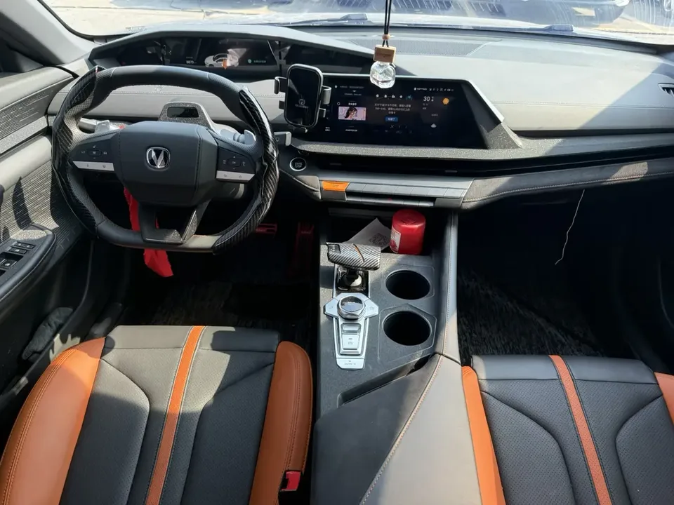 Changan UNI-V Changan UNI-V 2024 1.5T Smart Pilot 2025 — thumbnail 3