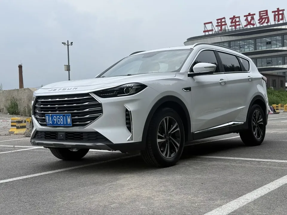 Jetour Jietu X70 PLUS Jietu X70 PLUS 2022 1.5T CVT 5-seater 2022 — photo 1, buy with delivery to Moscow