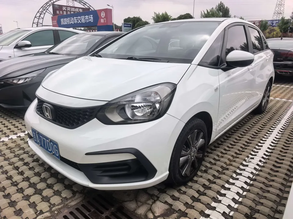 Honda FIT Fit 2022 1.5L CVT Trendy Sunroof Edition 2023 — photo 1, buy with delivery to Moscow