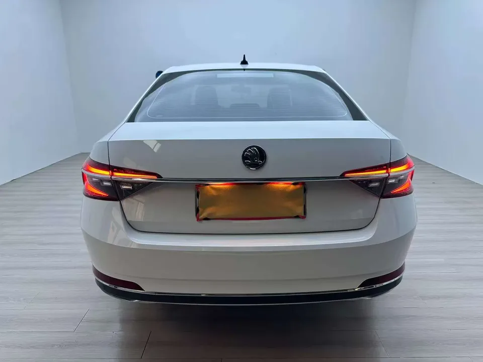 Skoda Superb Speedy 2023 Modified TSI280 DSG Premium Edition 2023 — thumbnail 2