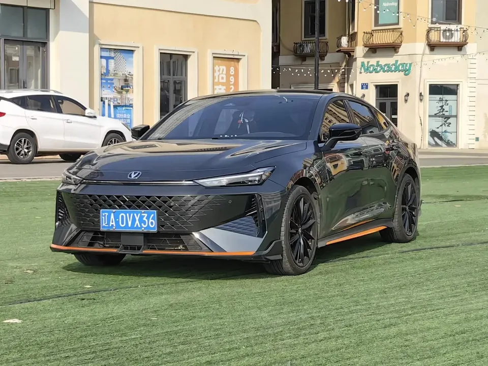 Changan UNI-V Changan UNI-V 2024 1.5T Premium Sports 2025 — photo 1, buy with delivery to Moscow