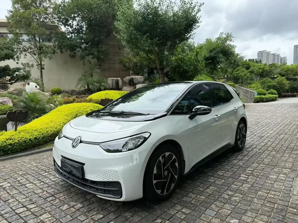 Volkswagen ID.3 Volkswagen ID.3 2024 Pure Smart Edition 2024 — photo 1, buy with delivery to Moscow
