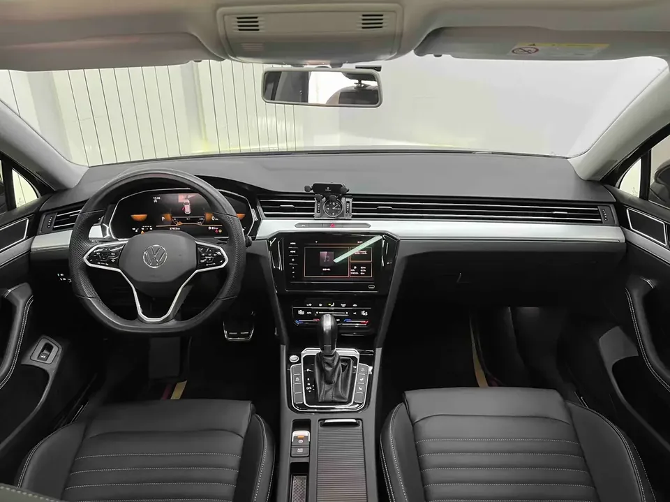 Volkswagen Magotan Magotan 2023 2 millionth anniversary edition 280TSI DSG leading model 2024 — миниатюра 4