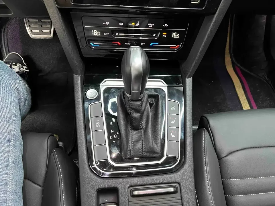 Volkswagen Magotan Magotan 2023 2 millionth anniversary edition 280TSI DSG leading model 2024 — миниатюра 5