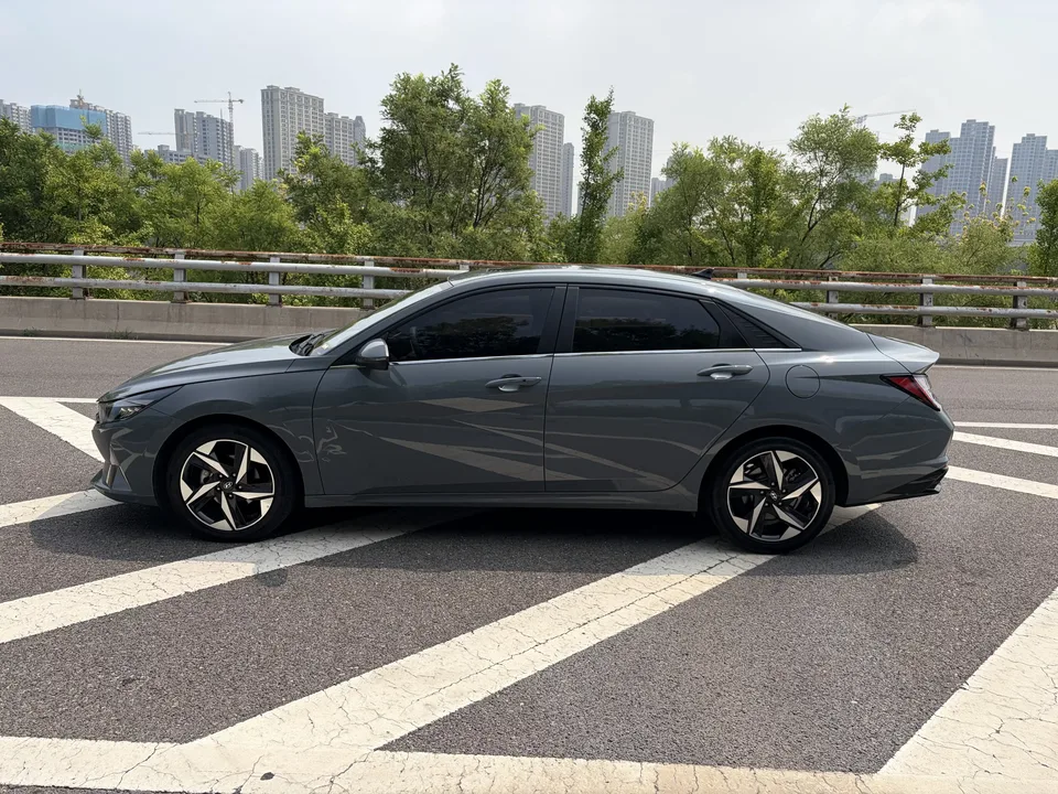 Hyundai Elantra Elantra 2021 240TGDi DCT LUX Premium Edition 2022 — thumbnail 4