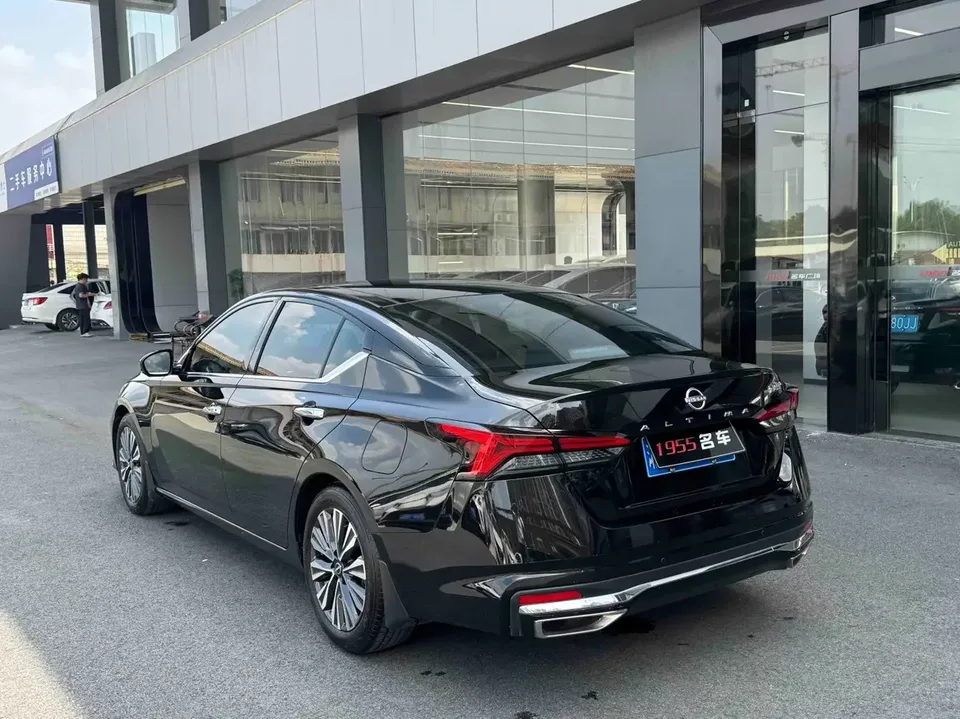 Nissan Altima Sound of nature 2022 2.0L XL-Upr Premium Edition 2024 — thumbnail 4