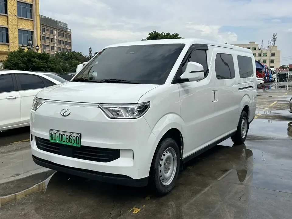 Ruichi EC75 Rich EC75 2025 Passenger Transport Intelligent Supercharger Version-Pioneer I 52.16kWh 2025 — photo 1, buy with delivery to Moscow