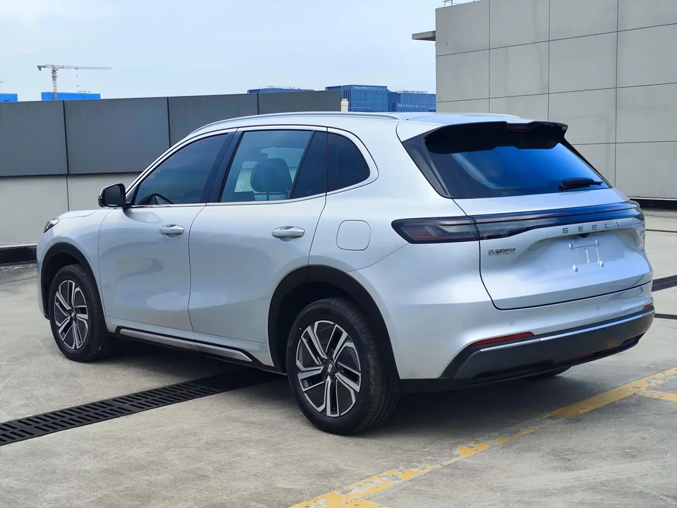Geely Galaxy Starship 7 EM-i Galaxy Starship 7 EM-i 2025 120KM Sailing+ 2025 — thumbnail 2