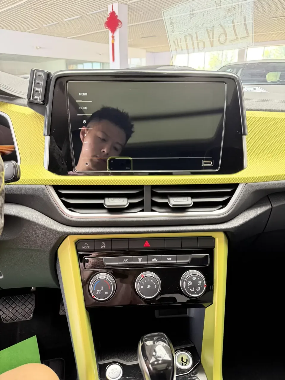 Volkswagen T-Roc TANG 2023 280TSI DSG Time Edition 2023 — thumbnail 3
