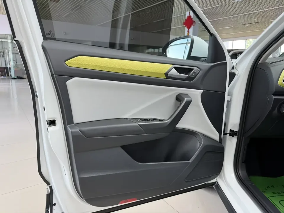 Volkswagen T-Roc TANG 2023 280TSI DSG Time Edition 2023 — thumbnail 5