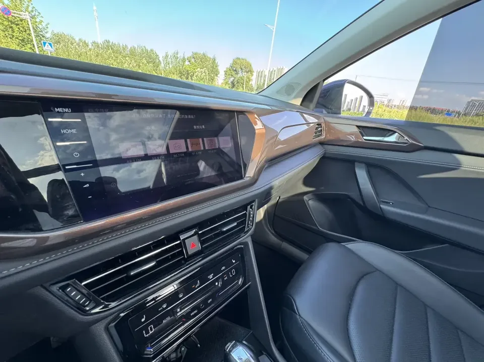 Volkswagen Tharu tuyue 2022 280TSI 2WD Deluxe Edition 2022 — thumbnail 4
