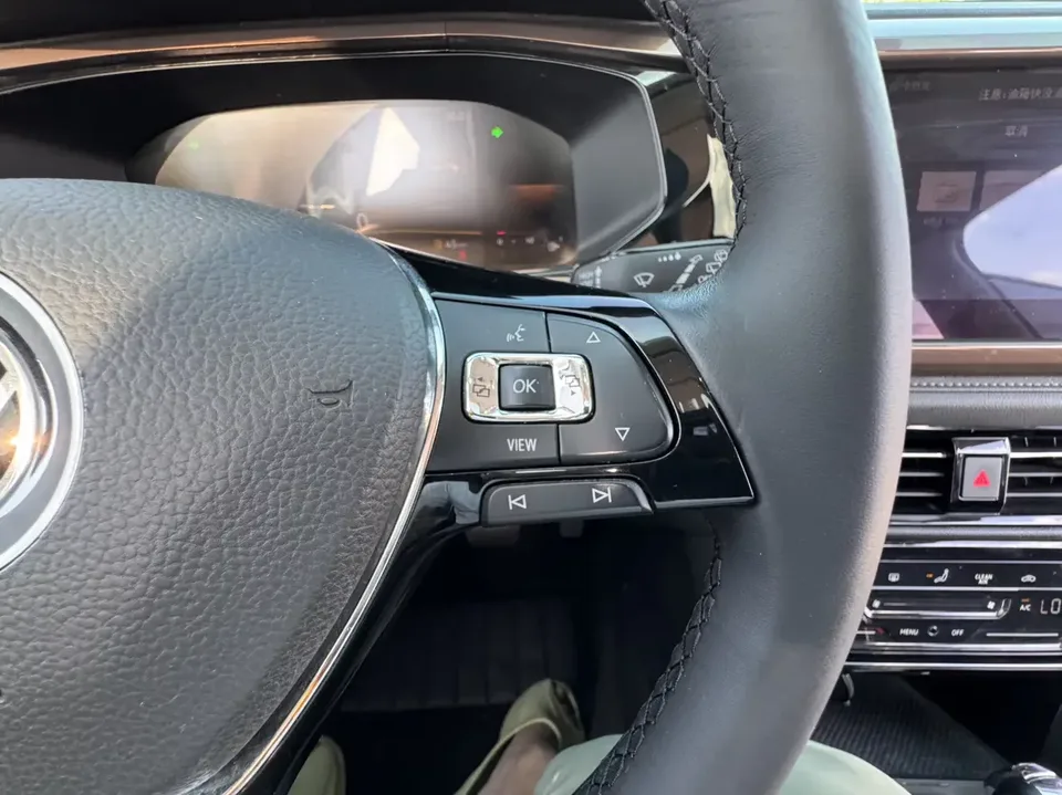 Volkswagen Tharu tuyue 2022 280TSI 2WD Deluxe Edition 2022 — thumbnail 5