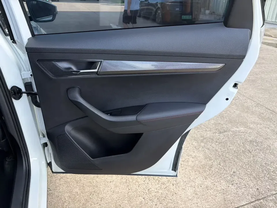 Skoda Karoq Korok 2023 TSI280 Luxury Edition 2023 — thumbnail 3