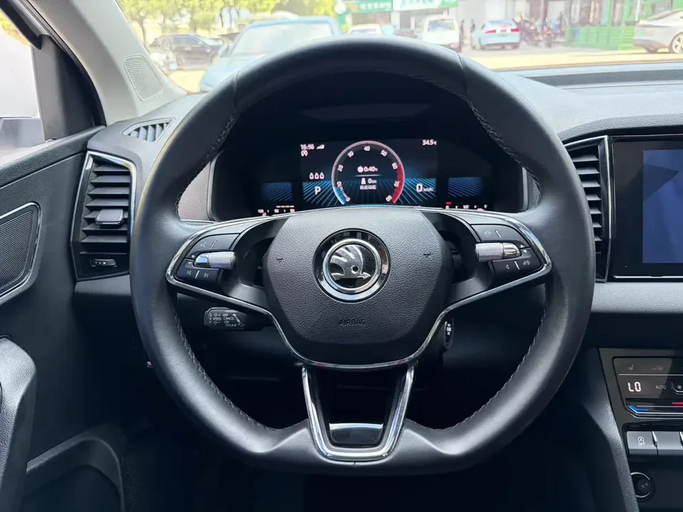 Skoda Karoq Korok 2023 TSI280 Luxury Edition 2023 — thumbnail 4