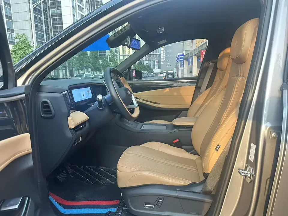 Geely Galaxy L7 Galaxy L7 2023 1.5T DHT 115km MAX 2024 — thumbnail 3