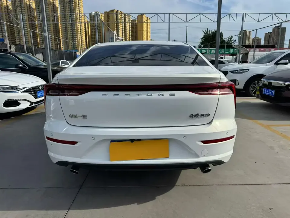 FAW Bestune B70 Pentium B70 2023 Third Generation 1.5T Automatic Enjoyable Model 70th Anniversary Edition 2024 — миниатюра 4