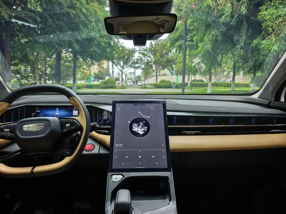 Geely Atlas L Boyue L 2023 1.5TD DCT Premium 2023 — thumbnail 3