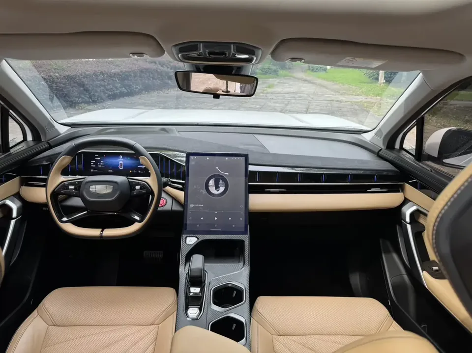 Geely Atlas L Boyue L 2023 1.5TD DCT Premium 2023 — thumbnail 3