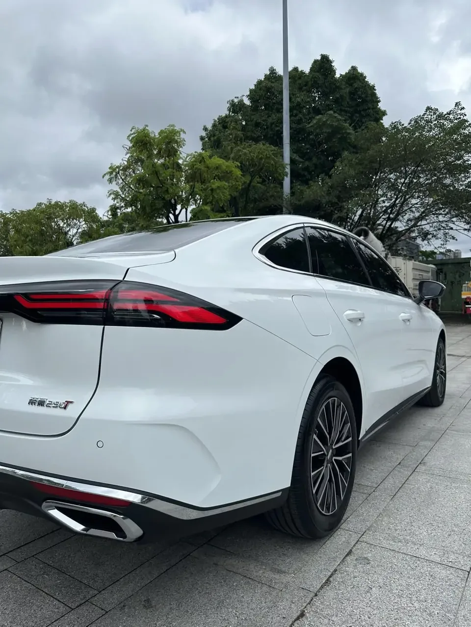 Geely Emgrand emgrand 2026 5th Generation 1.5T DCT Premium 2026 — thumbnail 3