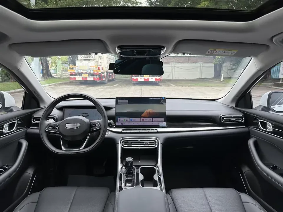 Geely Emgrand emgrand 2026 5th Generation 1.5T DCT Premium 2026 — thumbnail 4