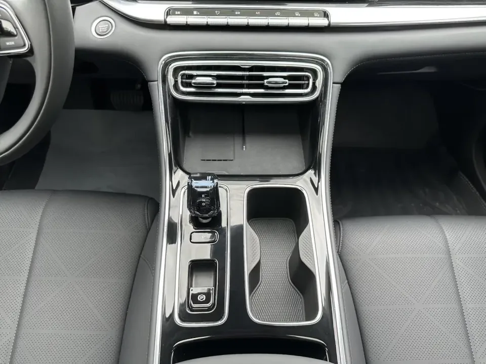 Geely Emgrand emgrand 2026 5th Generation 1.5T DCT Premium 2026 — thumbnail 5