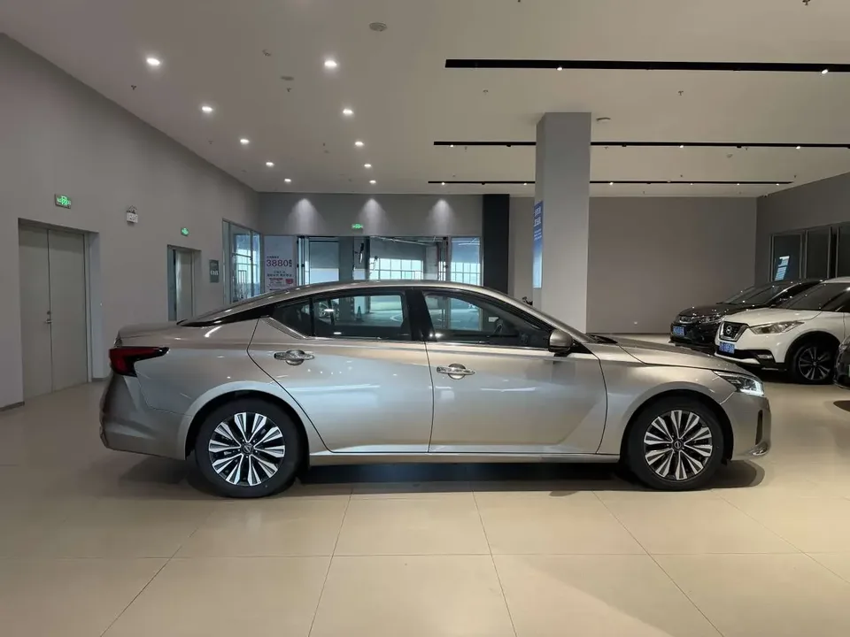 Nissan Altima Sound of nature 2022 2.0L XL-Upr Premium Edition 2022 — thumbnail 2