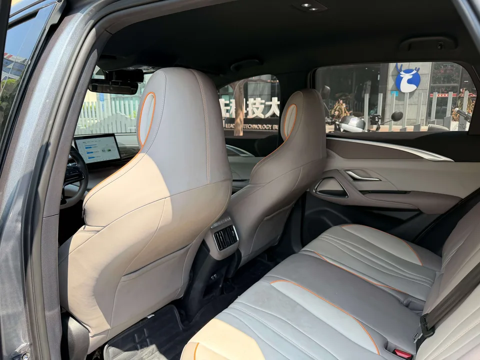 BYD Song Pro DM Song Pro DM 2024 DM-i Honor Edition 71km Pilot Edition 2024 — миниатюра 4