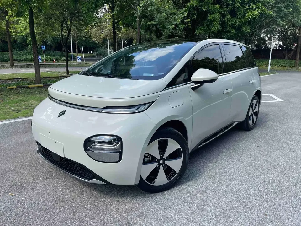 Baojun clouds clouds 2023 460 Max 2023 — photo 1, buy with delivery to Moscow