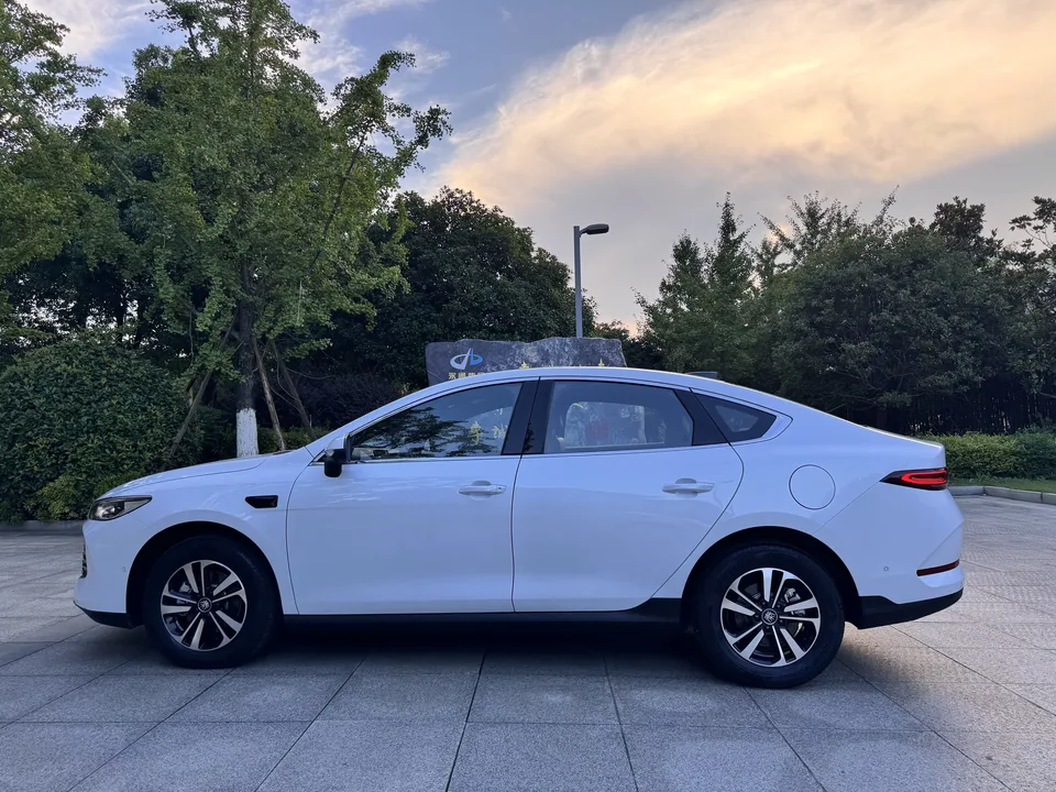 BYD Qin PLUS DM Qin PLUS DM 2025 DM-i 120KM Intelligent Driving Edition 2025 — thumbnail 4