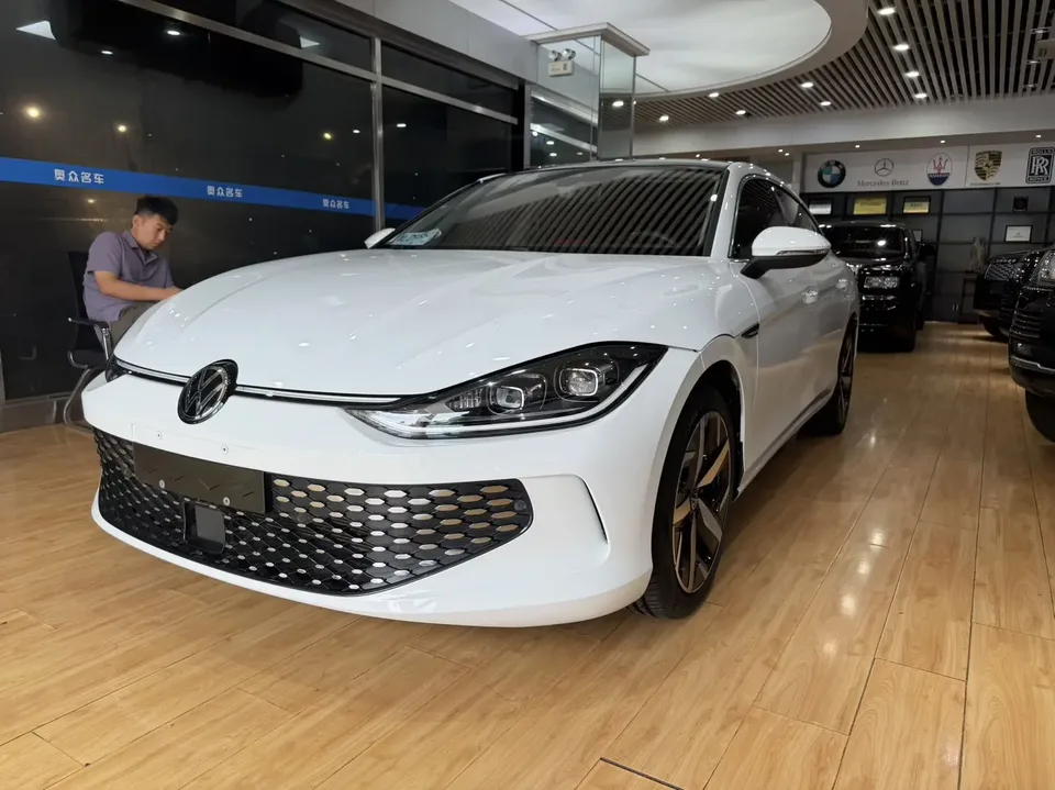 Volkswagen Lamando Lingdu 2024 Lingdu L 280TSI DSG Cool Edition 2024 — photo 1, buy with delivery to Moscow