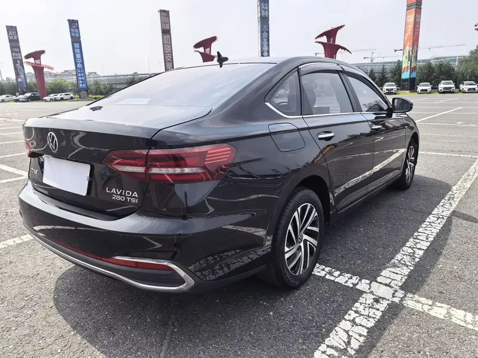 Volkswagen Lavida Lavida 2023 280TSI DSG Full Elegance Edition 2022 — thumbnail 2